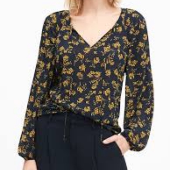 Banana Republic Tops - BANANA REPUBLIC Blouse